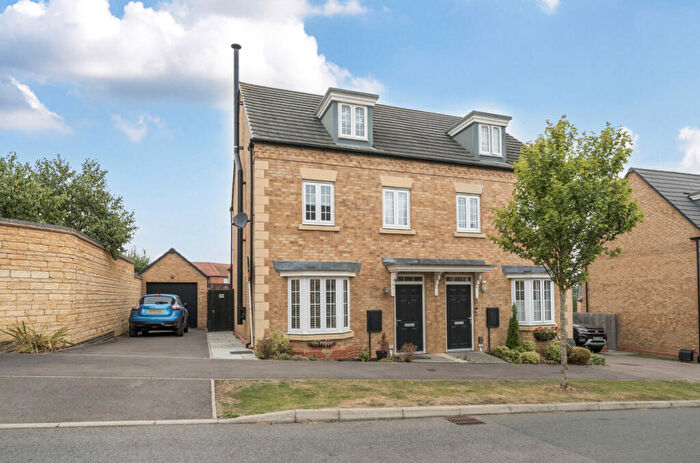 3 Bedroom Semi-Detached House For Sale In Skylark Way, Witney, Oxfordshire, OX28