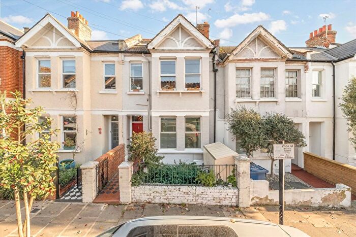 2 Bedroom Flat For Sale In Berrymead Gardens, Acton, W3