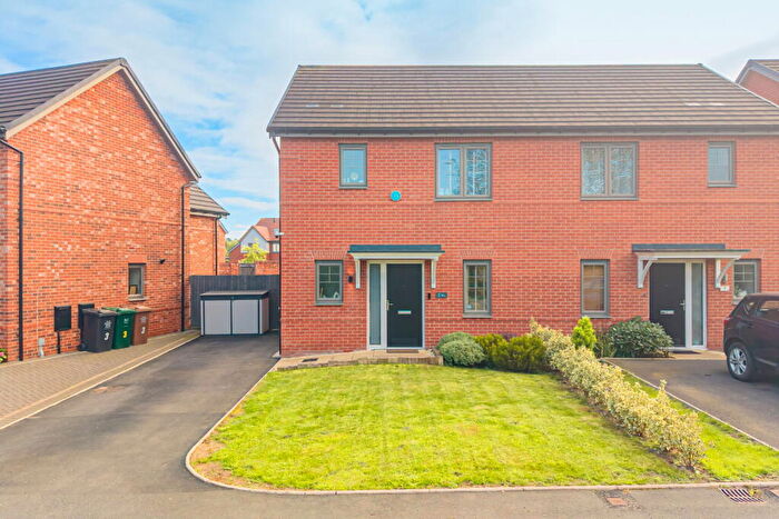 3 Bedroom Semi-Detached House For Sale In Pearl Gardens, Newhall, Swadlincote, DE11