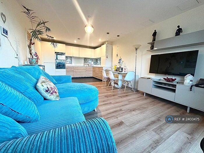 2 Bedroom Flat To Rent In Blackthorn House, Romford, RM3