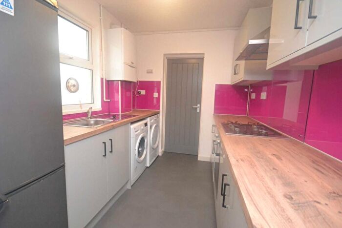 4 Bedroom Terraced House To Rent In Pitcroft Avenue, Reading, RG6