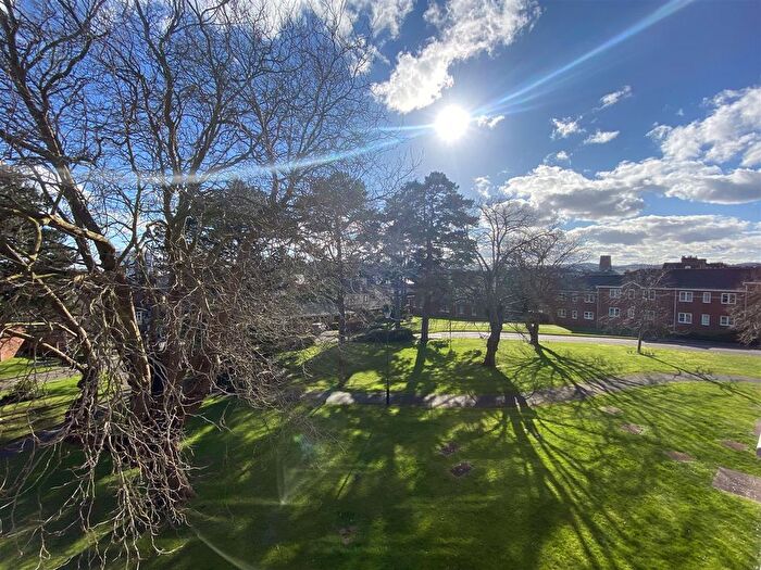 2 Bedroom Flat To Rent In Addington Court, Exeter, EX4