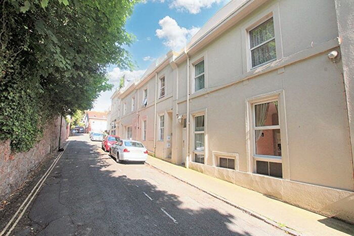 2 Bedroom Flat To Rent In South Hill Road, Imperial House, TQ1