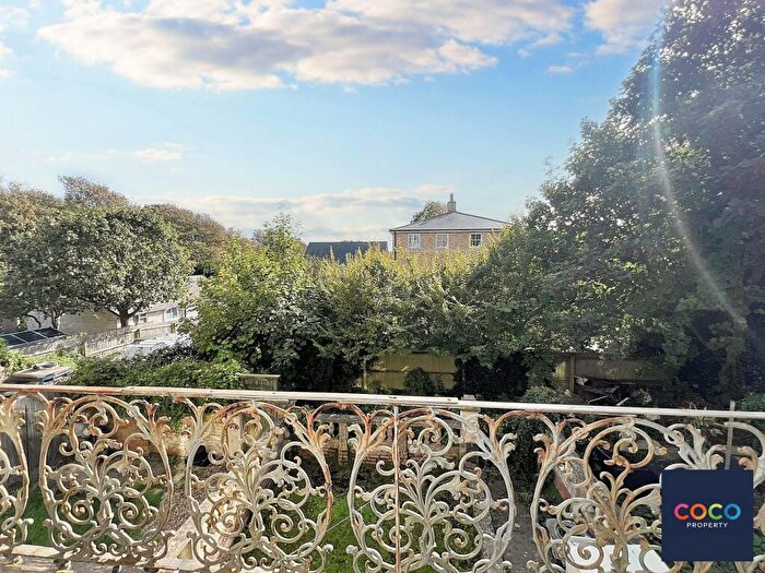 2 Bedroom Flat For Sale In Wyke Road, Weymouth, DT4