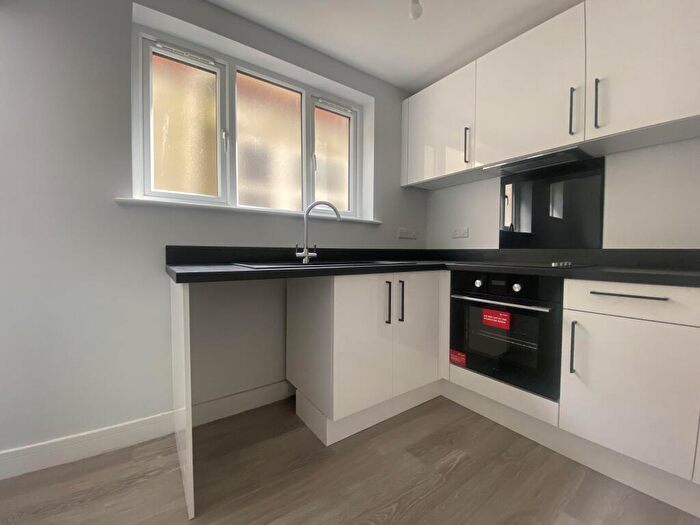 2 Bedroom Apartment To Rent In Bitterne Road, Southampton, SO18