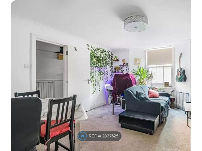 2 Bedroom Terraced House To Rent In Queen Square, Brighton, BN1