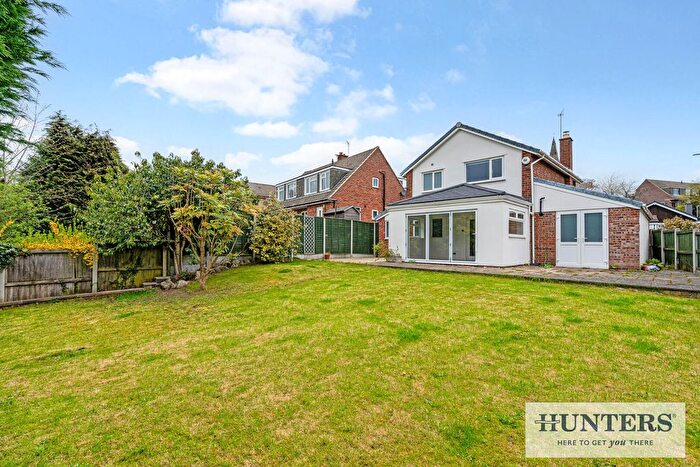 3 Bedroom Detached House For Sale In Hall Park Avenue, Horsforth, Leeds, LS18