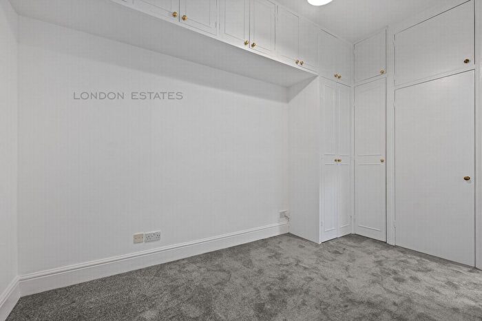 2 Bedroom Flat To Rent In Blythe Road, West Kensington, W14