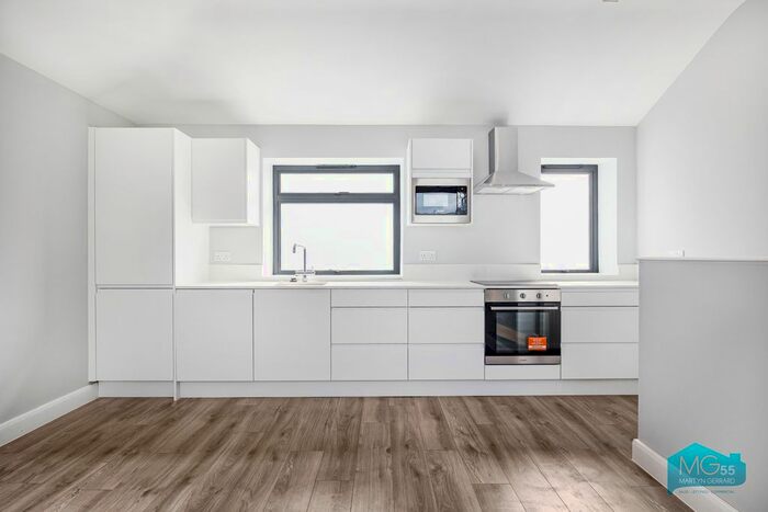 2 Bedroom Detached House To Rent In Gabriel Mews, London, N10