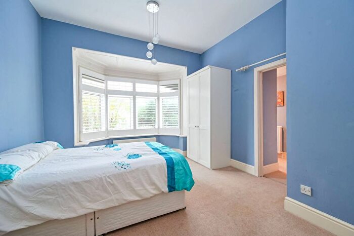 2 Bedroom Flat To Rent In Grove Park Terrace, London, Grove Park, London, W4