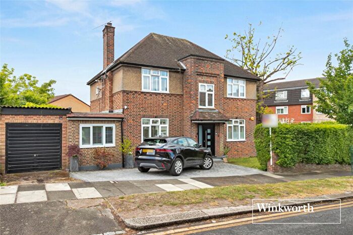 2 Bedroom Maisonette For Sale In The Croft, High Barnet, EN5