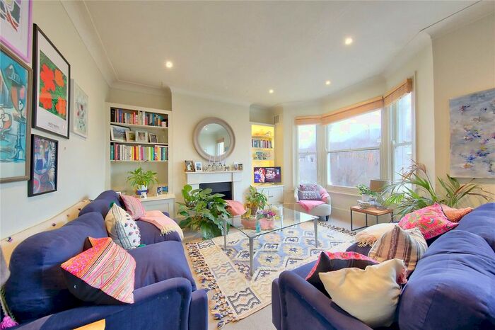 3 Bedroom Flat To Rent In Ravenslea Road, London, SW12