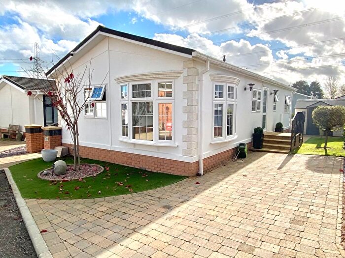 2 Bedroom Park Home For Sale In Wickham Court, Southwick Road, North Boarhunt, PO17