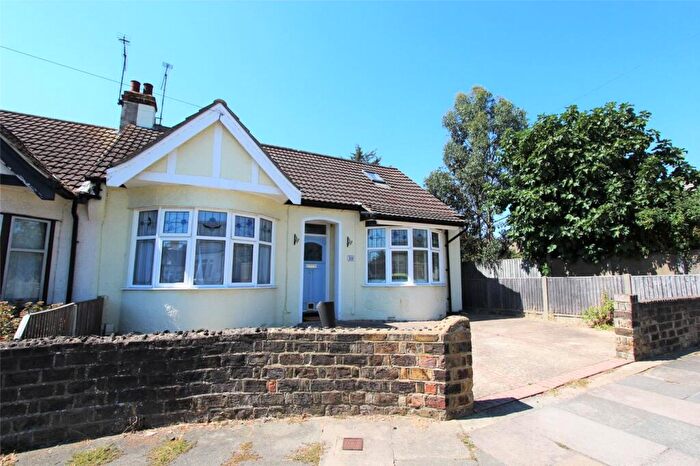 3 Bedroom Bungalow To Rent In Highfield Grove, Westcliff-on-Sea, Essex, SS0