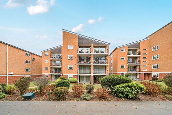 2 Bedroom Flat For Sale In Waylands Mead, Beckenham, BR3