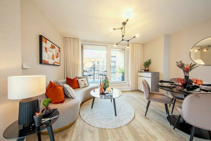 2 Bedroom Flat For Sale In Chailey Place, Hayes, UB3
