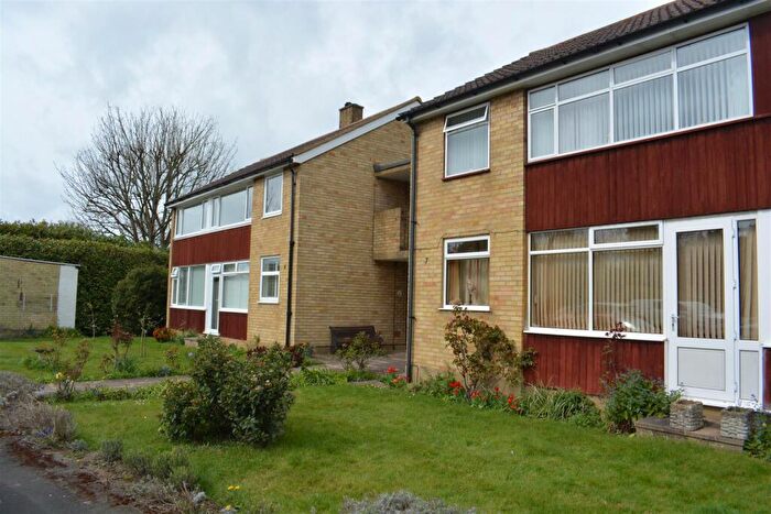 2 Bedroom Apartment To Rent In Balquhain Close, Ashtead, Surrey, KT21