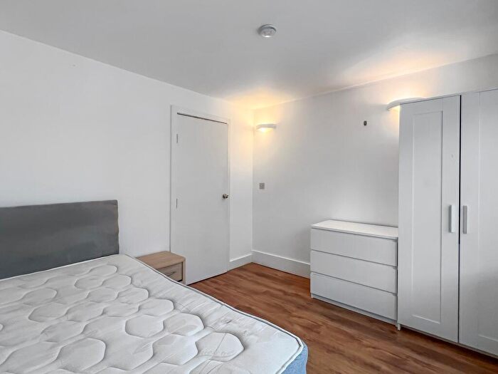 3 Bedroom Flat To Rent In Brick Lane, London, E1