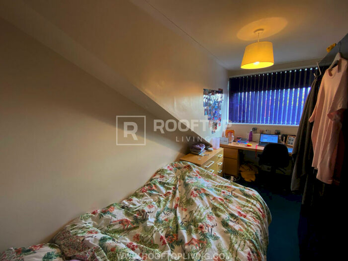 8 Bedroom House To Rent In Mayville Avenue, Leeds, LS6