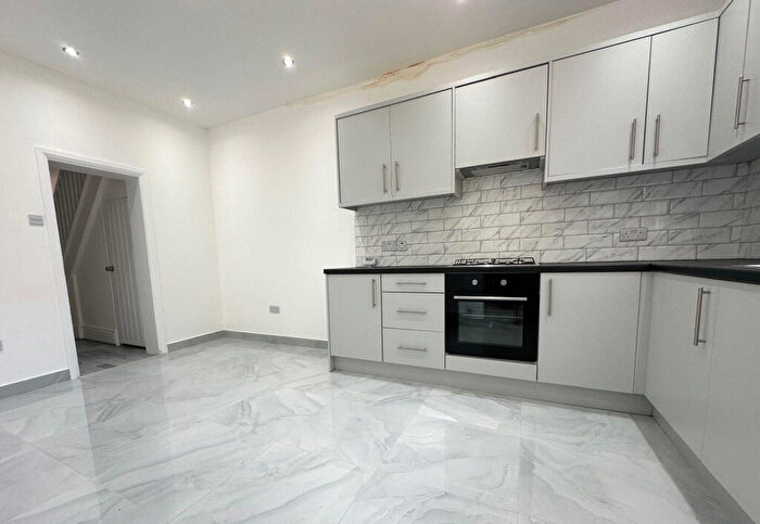 4 Bedroom Semi-Detached House To Rent In Tilbury, Essex, RM18