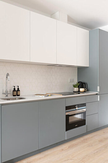 2 Bedroom Apartment To Rent In Syward Place, Pycroft Road. Chertsey., KT16