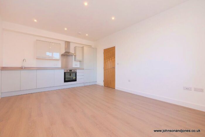 1 Bedroom Apartment To Rent In Guildford Road, Chertsey, Surrey, KT16