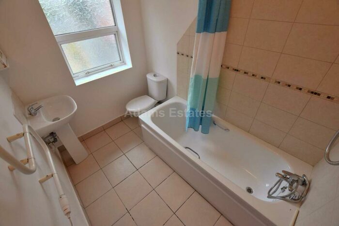 2 Bedroom Flat To Rent In Watlington Street, Reading, RG1