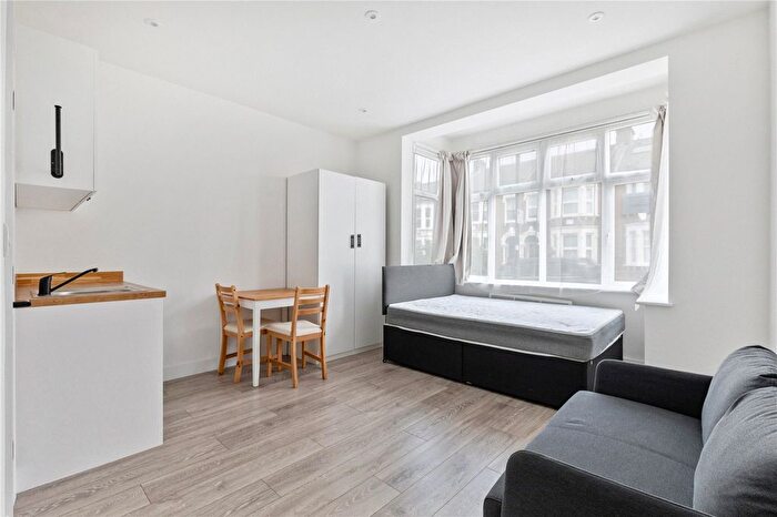 Studio To Rent In Tooting Bec Road, London, SW17