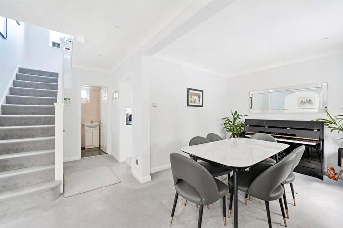 4 Bedroom Detached House For Sale In Margery Lane, Lower Kingswood, Tadworth, KT20