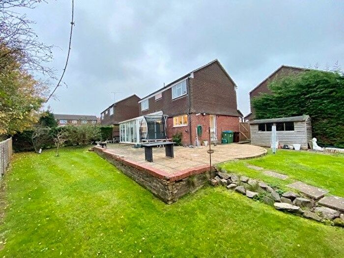 4 Bedroom Detached House To Rent In Bronte Close, Aylesbury, HP19