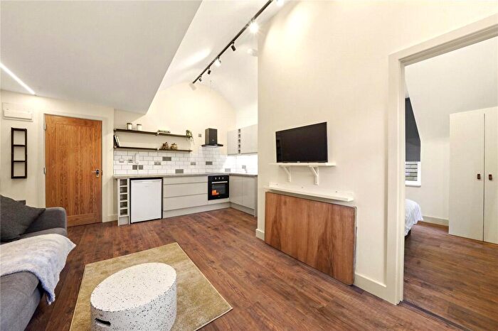 1 Bedroom Apartment To Rent In Sarnesfield Road, Enfield, Middlesex, EN2