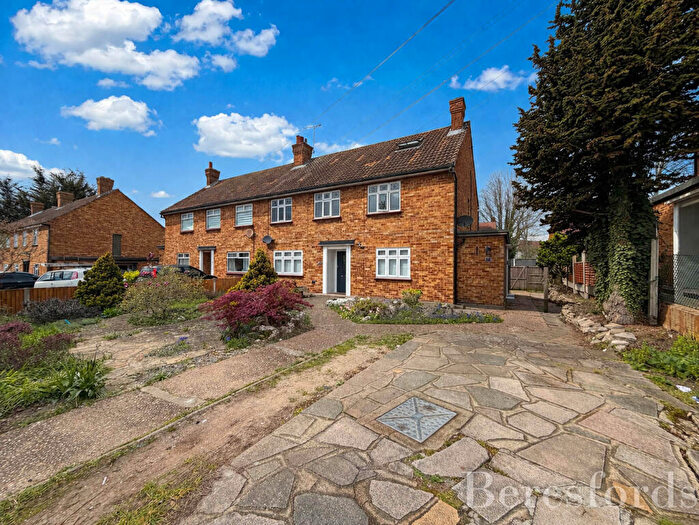 2 Bedroom Maisonette For Sale In Claremont Road, Hornchurch, RM11