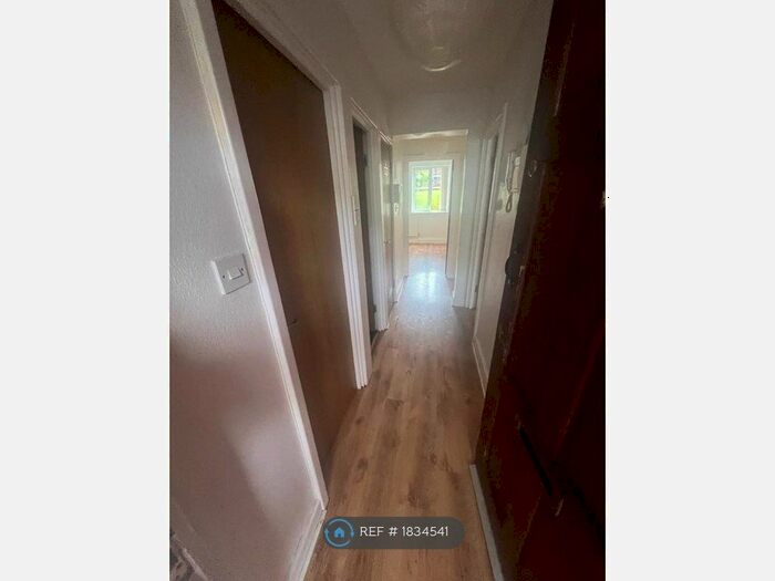 2 Bedroom Flat To Rent In Redmires Court, Salford, M5