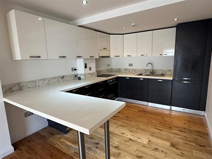 1 Bedroom Flat To Rent In Hill House, Western Road, Hove, BN3