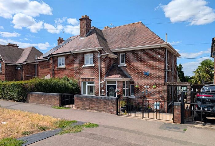3 Bedroom Semi Detached House For Sale In Finlay Road, Gloucester, GL4