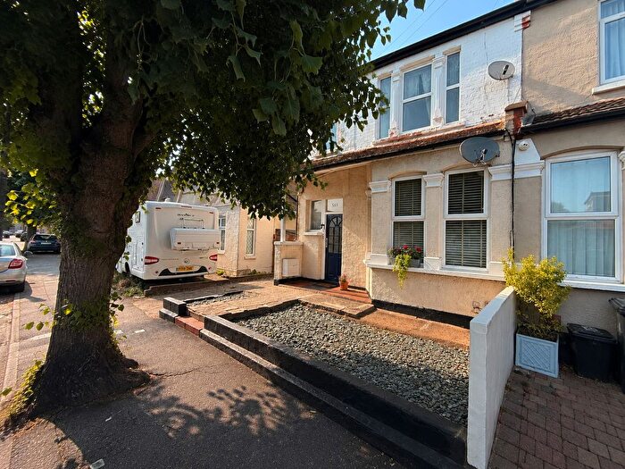 2 Bedroom Flat For Sale In South Avenue, Southend-On-Sea, SS2