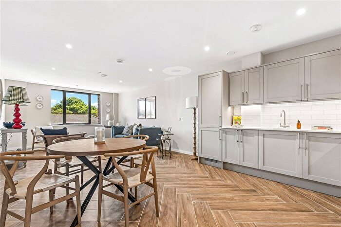 2 Bedroom Flat For Sale In Fallsbrook Road, SW16