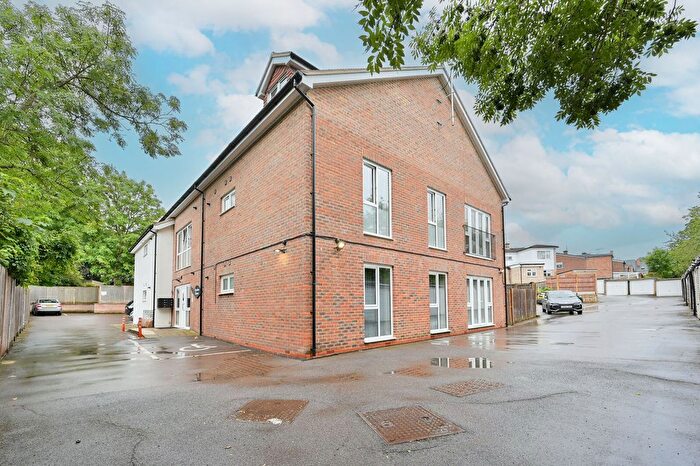 2 Bedroom Flat To Rent In Brandon House, Claybury, Bushey, WD23