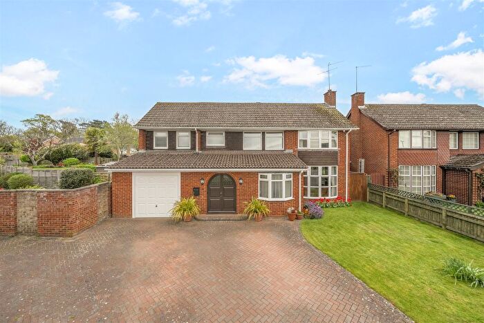 5 Bedroom Detached House For Sale In Goodings Green, Wokingham, Berkshire, RG40