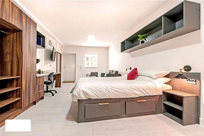 4 Bedroom Flat To Rent In Regents Park Road, Finchley, N3