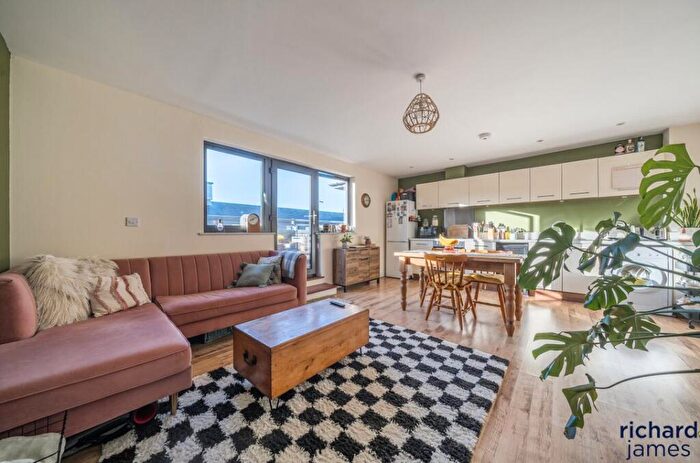 1 Bedroom Apartment For Sale In Fire Fly Avenue, Swindon, SN2