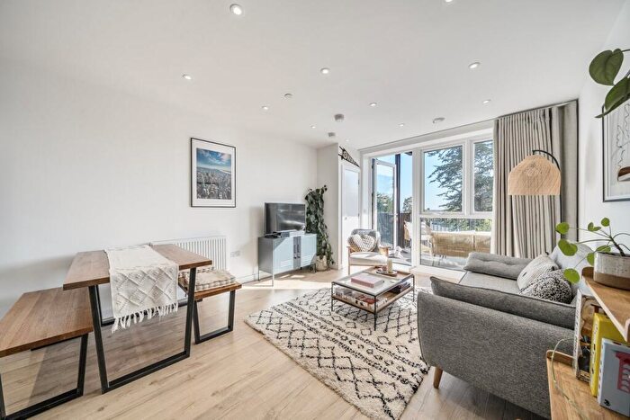 2 Bedroom Apartment For Sale In Mayow Road, London, SE23