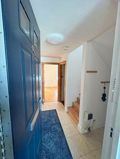 3 Bedroom Flat To Rent In Droop Street, London, W10