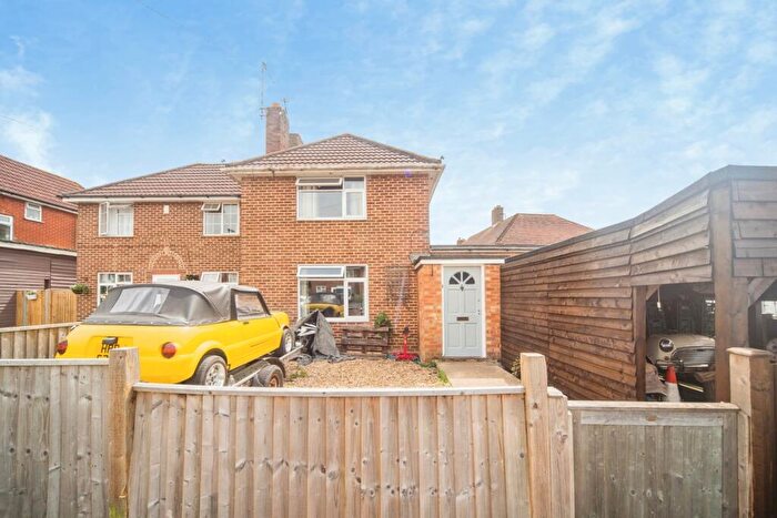 2 Bedroom End Of Terrace House For Sale In Hollyoak Road, Southampton, Hampshire, SO16