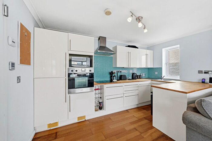 1 Bedroom Flat To Rent In Gladstone Road, London, SW19