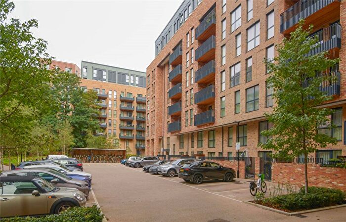 3 Bedroom Flat To Rent In Hopkins Court, Whelan Road, W3
