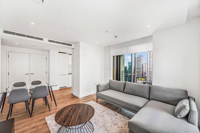 2 Bedroom Flat To Rent In One Thames Quay, Marsh Wall, E14