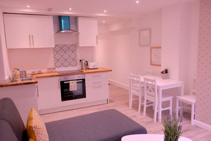 2 Bedroom Flat To Rent In St. James's Street, BN2