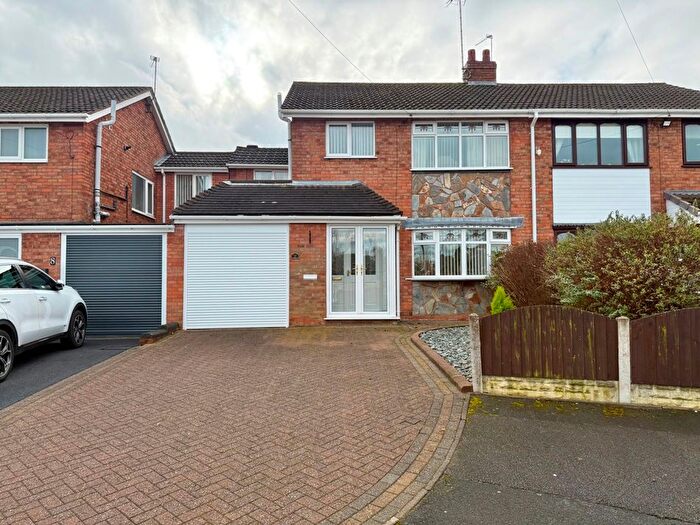 3 Bedroom Semi Detached House For Sale In Dunston Drive, Chase Terrace, WS7