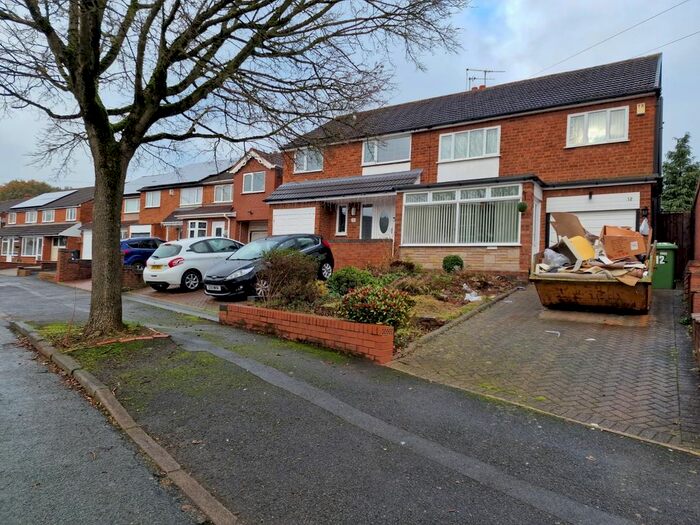 3 Bedroom Semi-Detached House To Rent In Kinross Crescent, Great Barr, Birmingham, B43